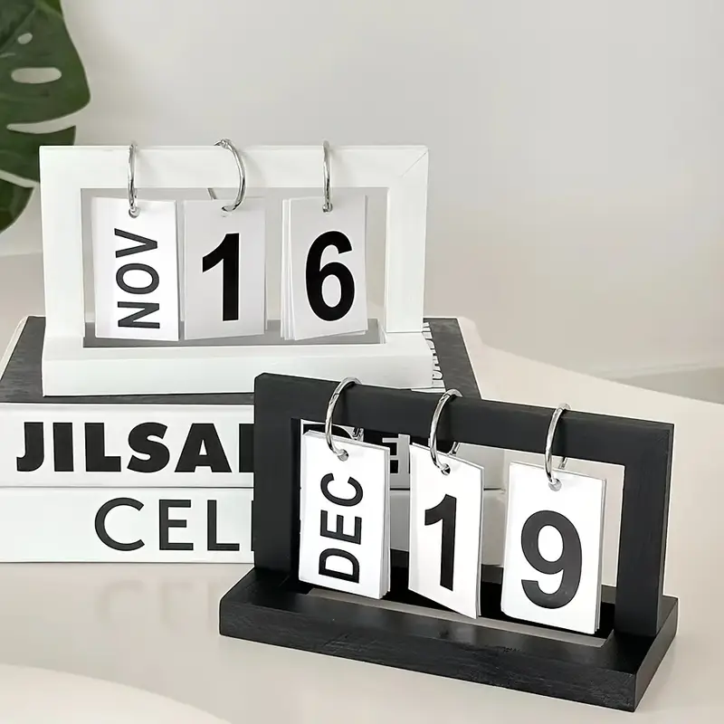 Calendario in Plastica Stile M - Office Furniture Suppliers recensione e prezzo